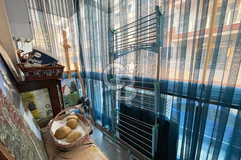 Karşıyaka Yalı Mahallesi'nde 1+1 Geniş Satılık Daire