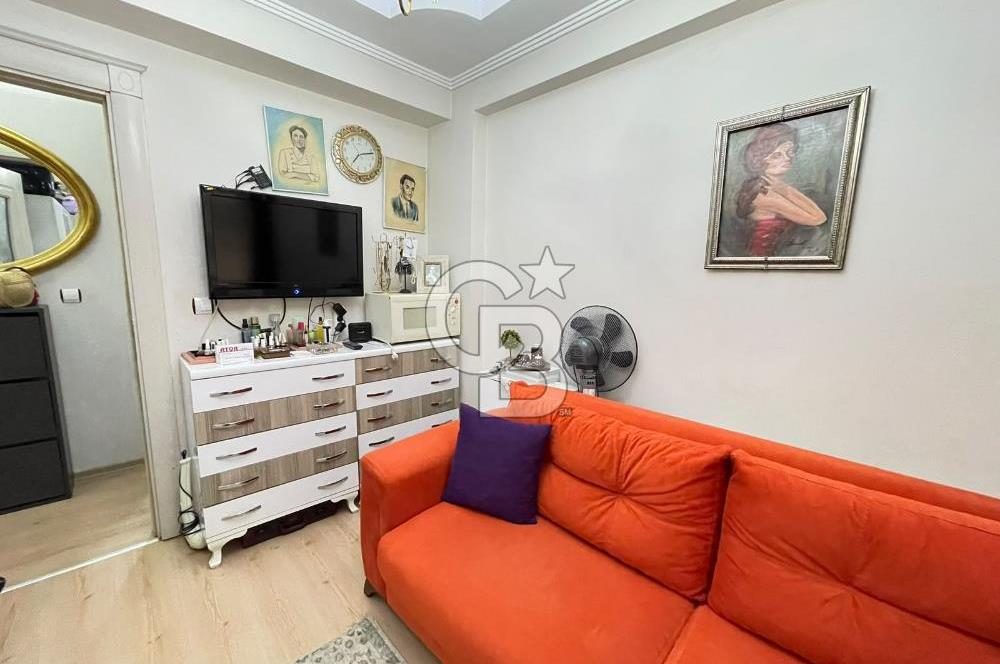 Karşıyaka Yalı Mahallesi'nde 1+1 Geniş Satılık Daire