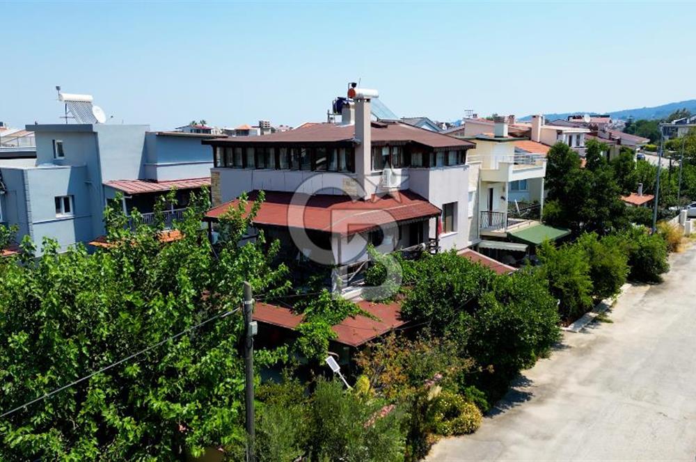 🌊 URLA ATATÜRK MAHALLESİ’NDE DENİZE YAKIN, BAHÇELİ TRİPLEKS MÜSTAKİL EV / VİLLA