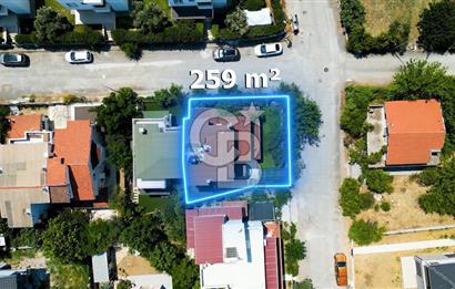 🌊 URLA ATATÜRK MAHALLESİ’NDE DENİZE YAKIN, BAHÇELİ TRİPLEKS MÜSTAKİL EV / VİLLA