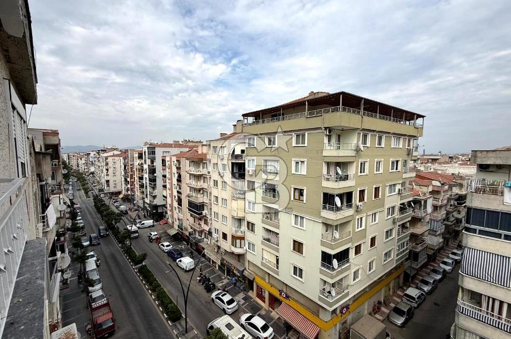 Yunusemre Aynı Ali Mahallesinde Cadde Üzeri Satılık 3+1 Daire
