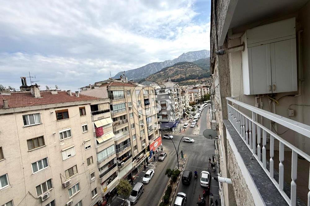 Yunusemre Aynı Ali Mahallesinde Cadde Üzeri Satılık 3+1 Daire