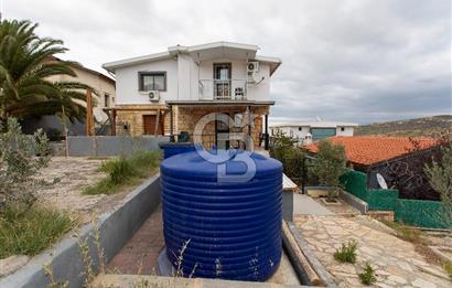 Yenifoça'da Satılık Havuzlu 3 Daireli Komple Bina