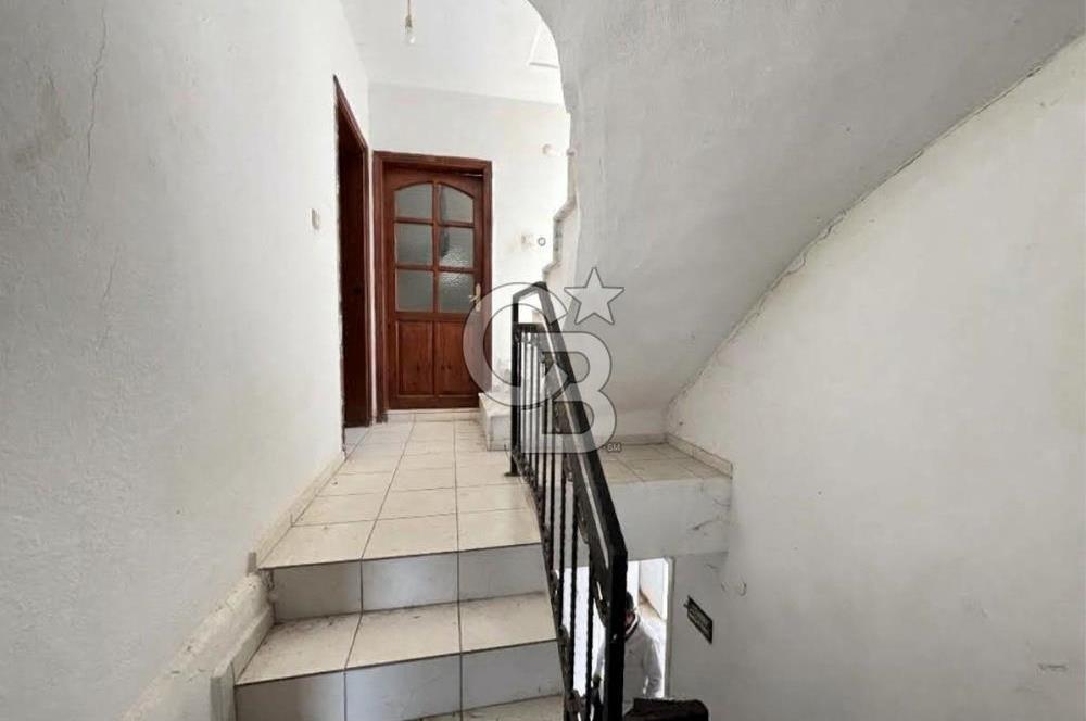 FOÇA'DA DENİZ VE DOĞA MANZARALI, 580 M2 BAHÇELİ, MÜSTAKİL EV