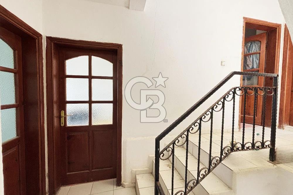 FOÇA'DA DENİZ VE DOĞA MANZARALI, 580 M2 BAHÇELİ, MÜSTAKİL EV