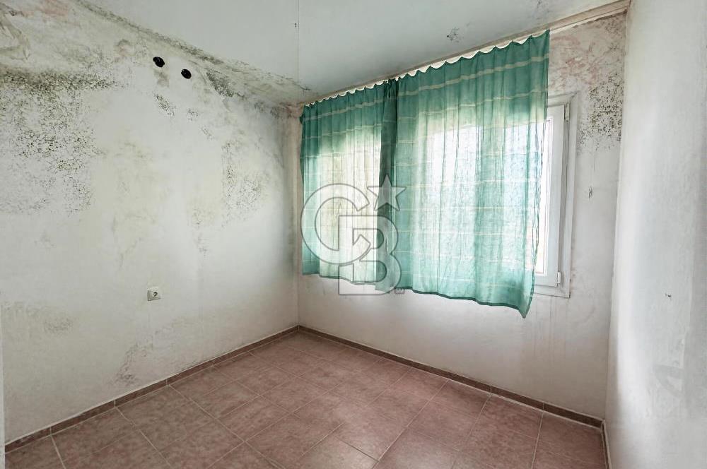 FOÇA'DA DENİZ VE DOĞA MANZARALI, 580 M2 BAHÇELİ, MÜSTAKİL EV
