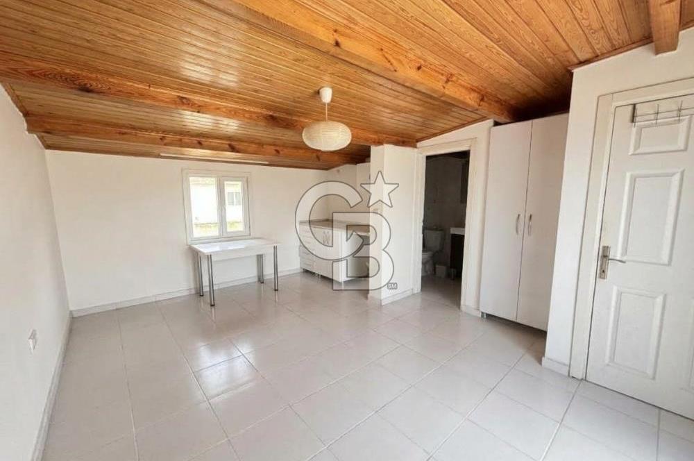 FOÇA'DA DENİZ VE DOĞA MANZARALI, 580 M2 BAHÇELİ, MÜSTAKİL EV