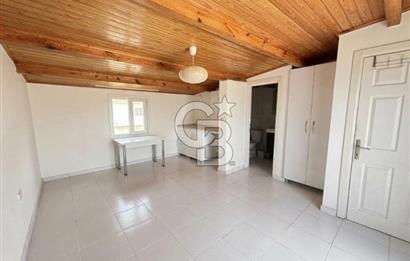 FOÇA'DA DENİZ VE DOĞA MANZARALI, 580 M2 BAHÇELİ, MÜSTAKİL EV