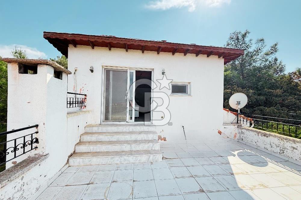 FOÇA'DA DENİZ VE DOĞA MANZARALI, 580 M2 BAHÇELİ, MÜSTAKİL EV