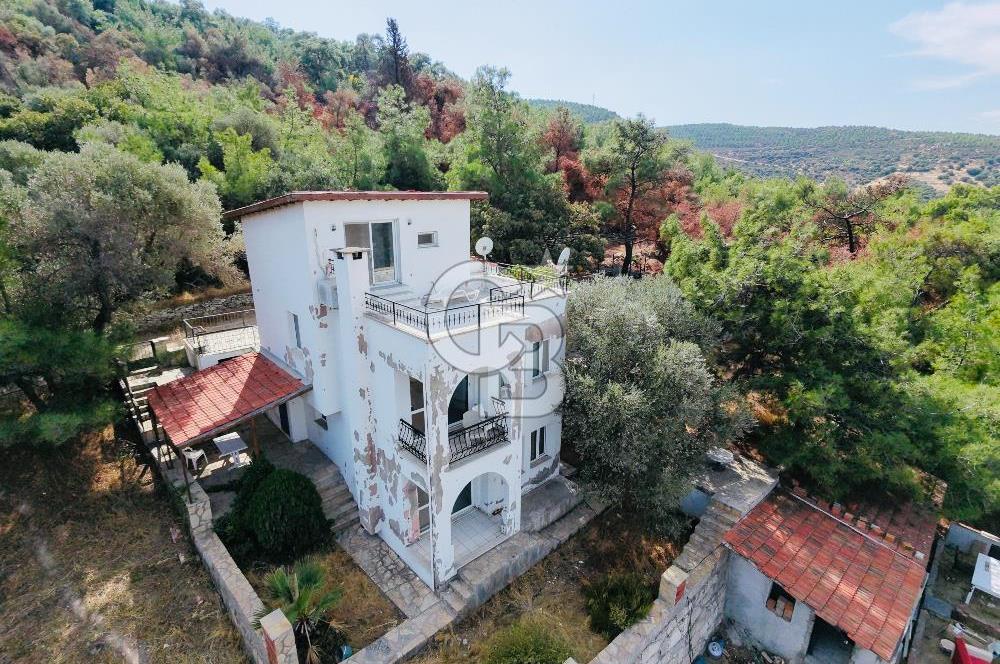 FOÇA'DA DENİZ VE DOĞA MANZARALI, 580 M2 BAHÇELİ, MÜSTAKİL EV
