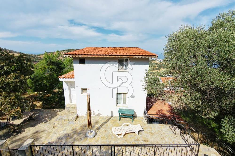 FOÇA'DA DENİZ VE DOĞA MANZARALI, 580 M2 BAHÇELİ, MÜSTAKİL EV