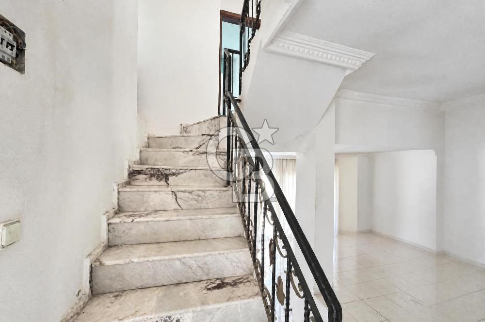 FOÇA'DA DENİZ VE DOĞA MANZARALI, 580 M2 BAHÇELİ, MÜSTAKİL EV
