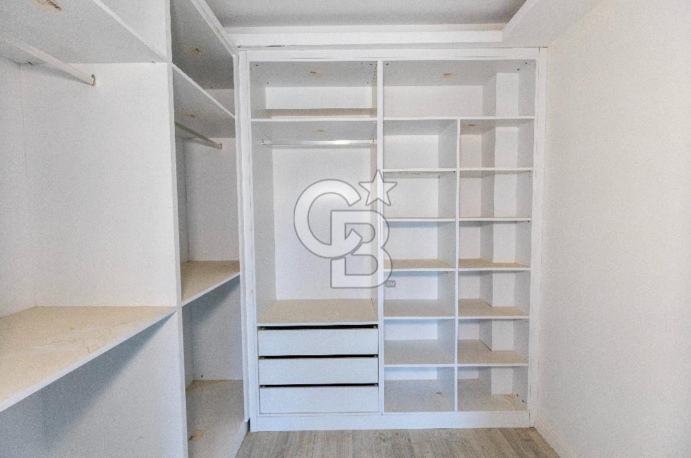 MENDERES COLDWELL BANKER POYRAZDAN KÖŞE KONUM LÜKS 4+1 VİLLA