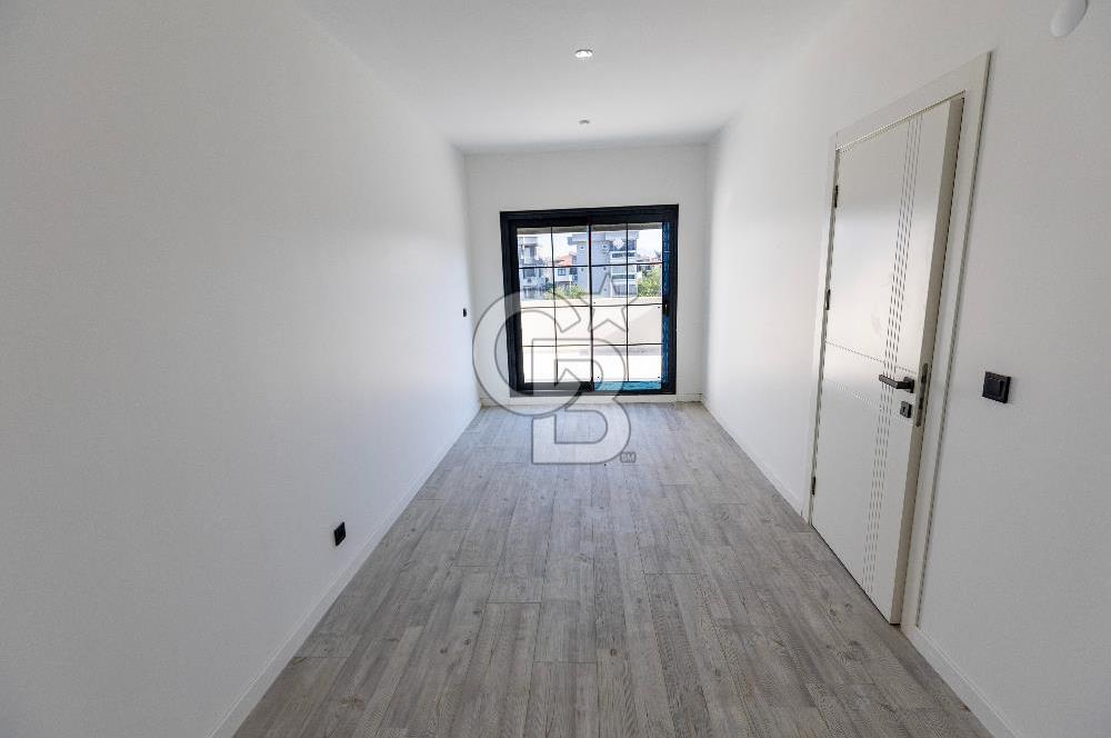 MENDERES COLDWELL BANKER POYRAZDAN KÖŞE KONUM LÜKS 4+1 VİLLA
