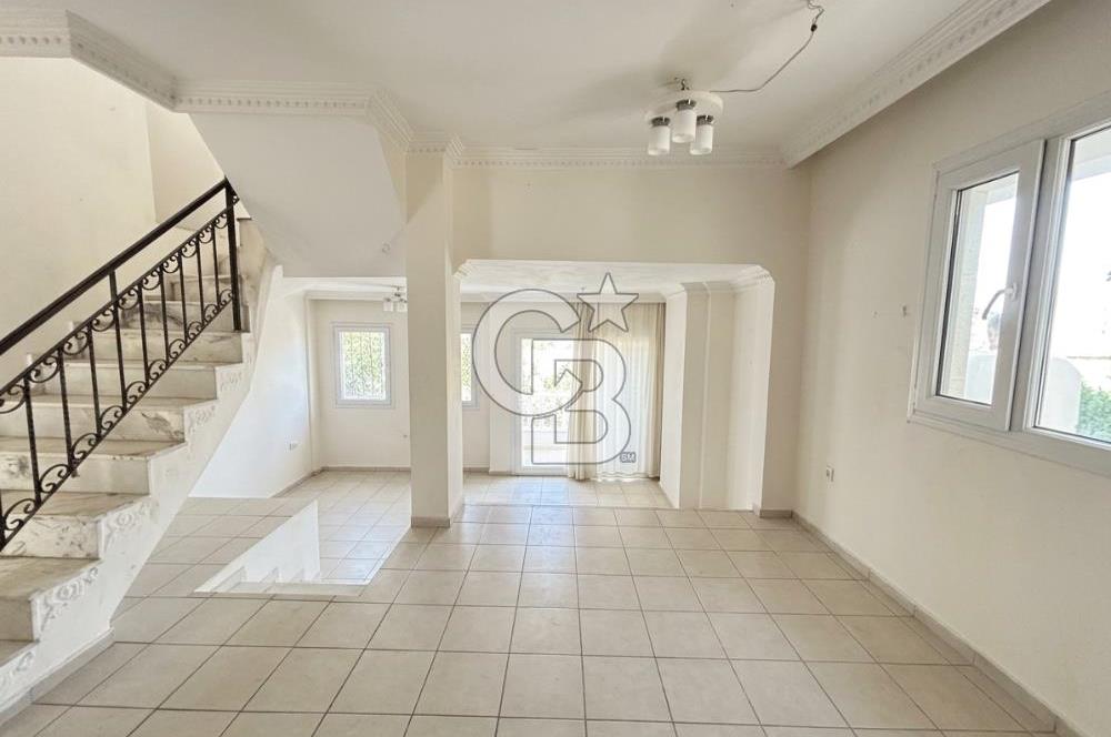 FOÇA'DA DENİZ VE DOĞA MANZARALI, 580 M2 BAHÇELİ, MÜSTAKİL EV