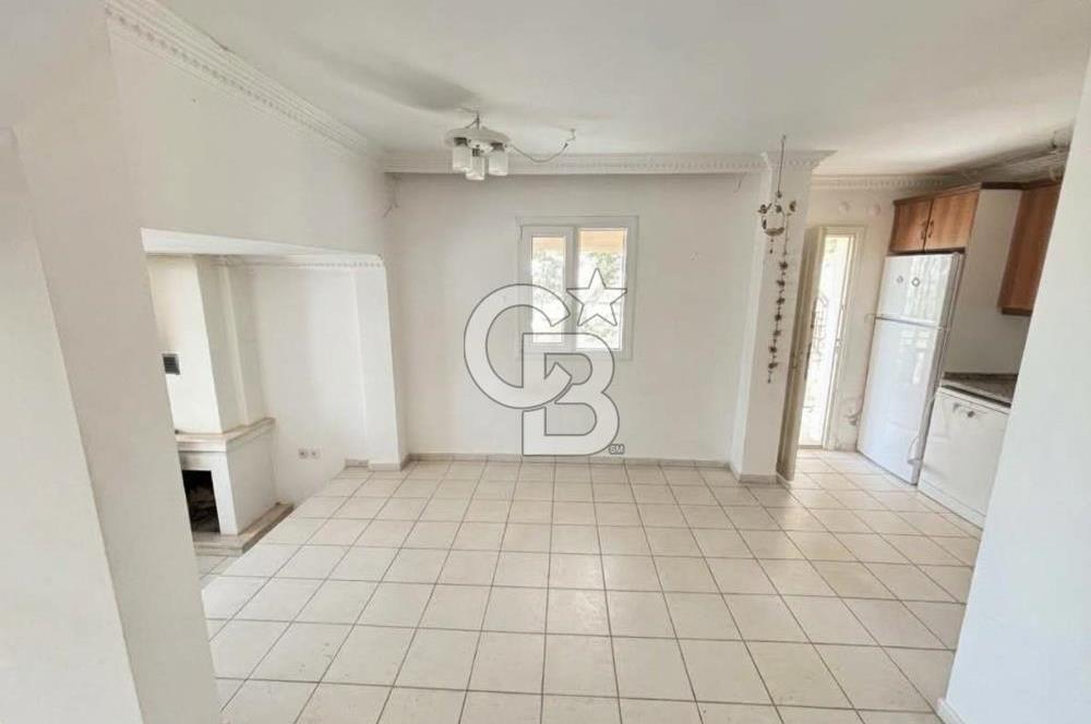 FOÇA'DA DENİZ VE DOĞA MANZARALI, 580 M2 BAHÇELİ, MÜSTAKİL EV