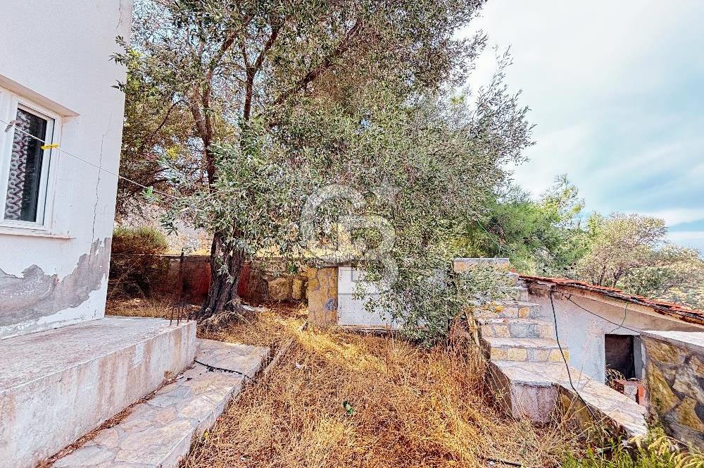 FOÇA'DA DENİZ VE DOĞA MANZARALI, 580 M2 BAHÇELİ, MÜSTAKİL EV