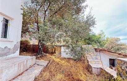 FOÇA'DA DENİZ VE DOĞA MANZARALI, 580 M2 BAHÇELİ, MÜSTAKİL EV