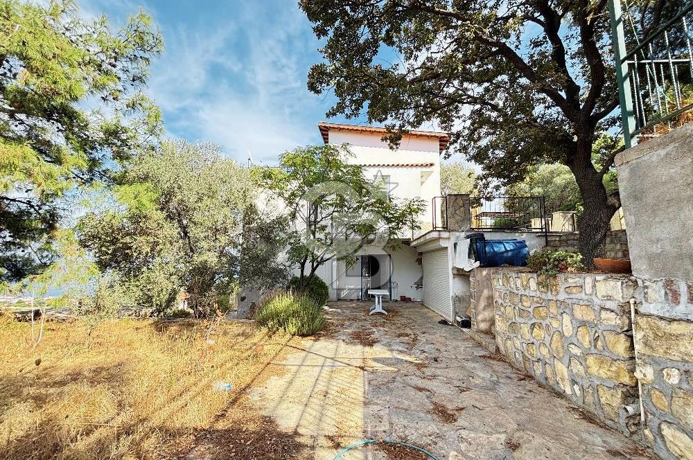 FOÇA'DA DENİZ VE DOĞA MANZARALI, 580 M2 BAHÇELİ, MÜSTAKİL EV