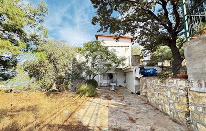 FOÇA'DA DENİZ VE DOĞA MANZARALI, 580 M2 BAHÇELİ, MÜSTAKİL EV