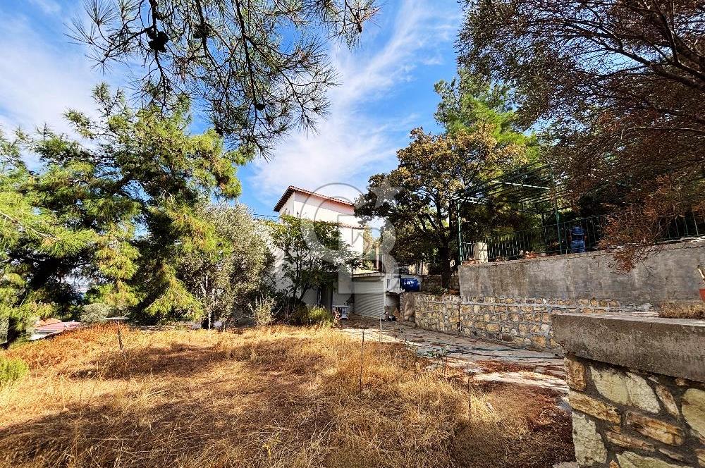 FOÇA'DA DENİZ VE DOĞA MANZARALI, 580 M2 BAHÇELİ, MÜSTAKİL EV