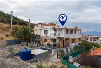 Yenifoça'da Satılık Havuzlu 3 Daireli Komple Bina - 1 - 376904
