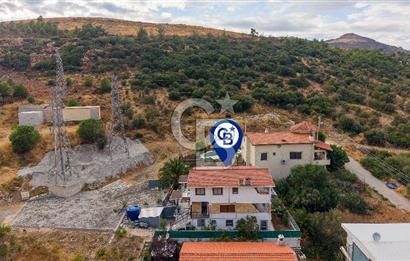 Yenifoça'da Satılık Havuzlu 3 Daireli Komple Bina