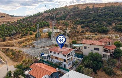 Yenifoça'da Satılık Havuzlu 3 Daireli Komple Bina