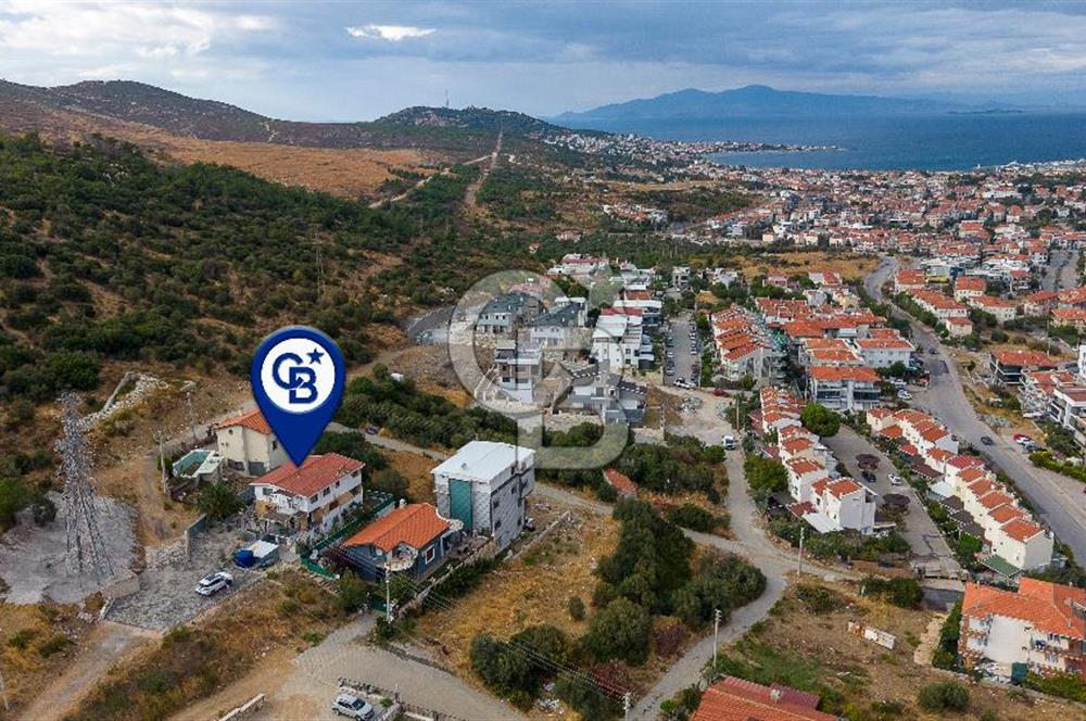 Yenifoça'da Satılık Havuzlu 3 Daireli Komple Bina