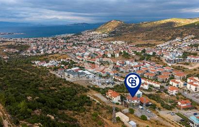 Yenifoça'da Satılık Havuzlu 3 Daireli Komple Bina
