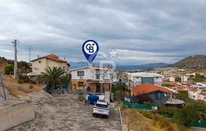 Yenifoça'da Satılık Havuzlu 3 Daireli Komple Bina
