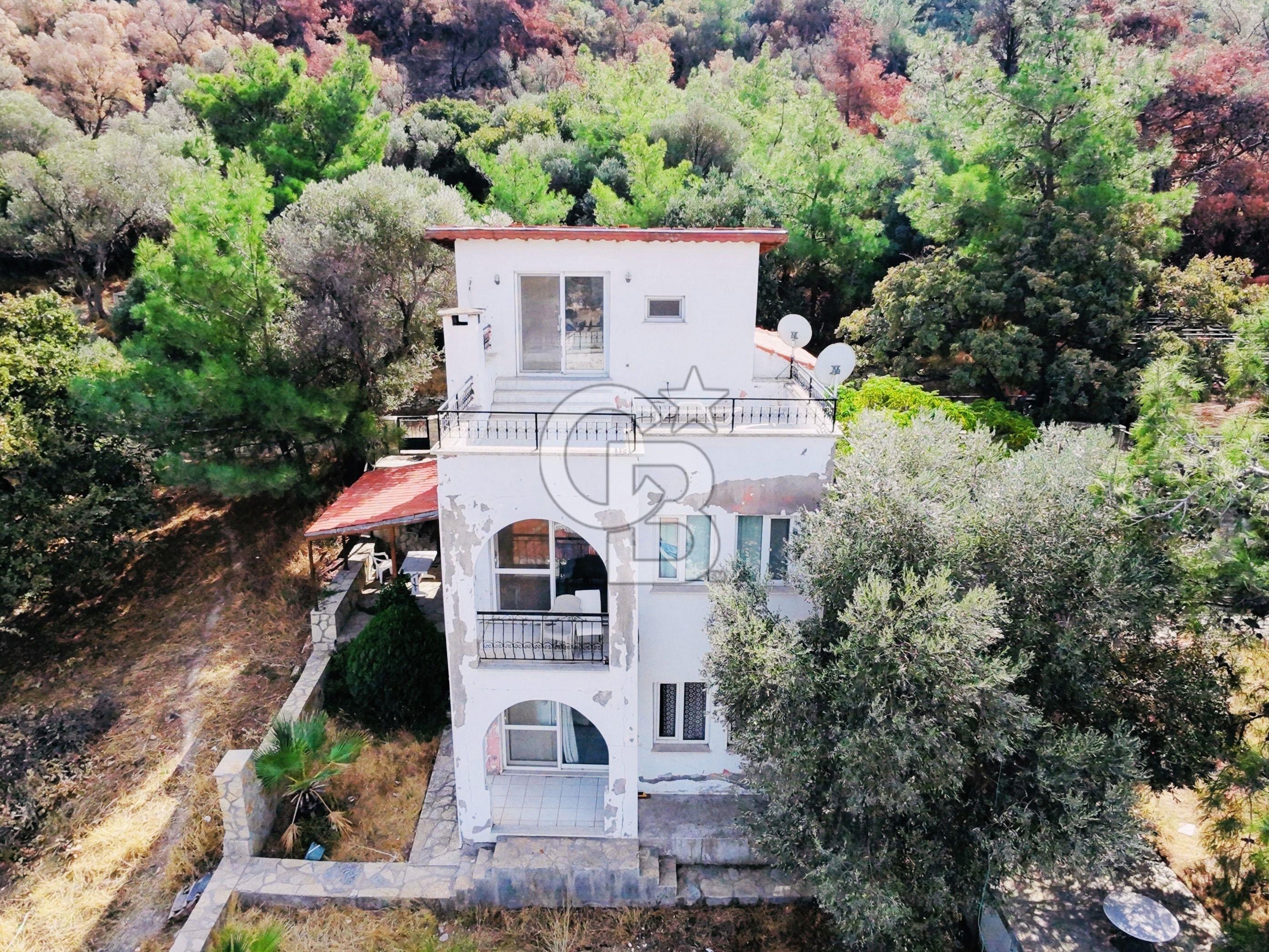 FOÇA'DA DENİZ VE DOĞA MANZARALI, 580 M2 BAHÇELİ, MÜSTAKİL EV