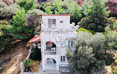 FOÇA'DA DENİZ VE DOĞA MANZARALI, 580 M2 BAHÇELİ, MÜSTAKİL EV