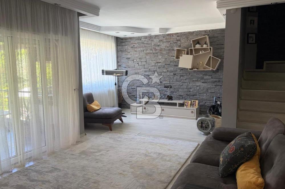 Foça İsmetpaşa Mah. Eşyalı Kiralık 3+1 Havuzlu Villa