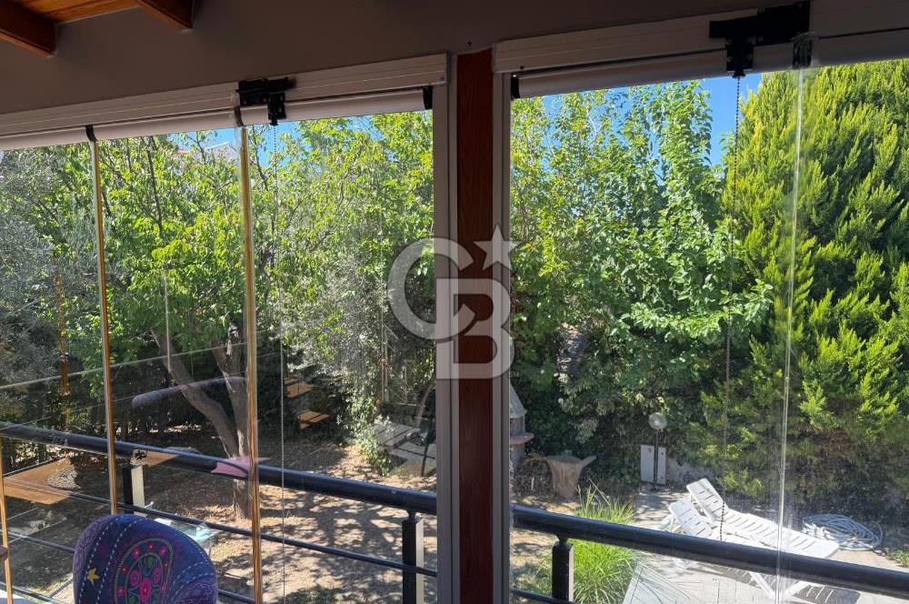 Foça İsmetpaşa Mah. Eşyalı Kiralık 3+1 Havuzlu Villa