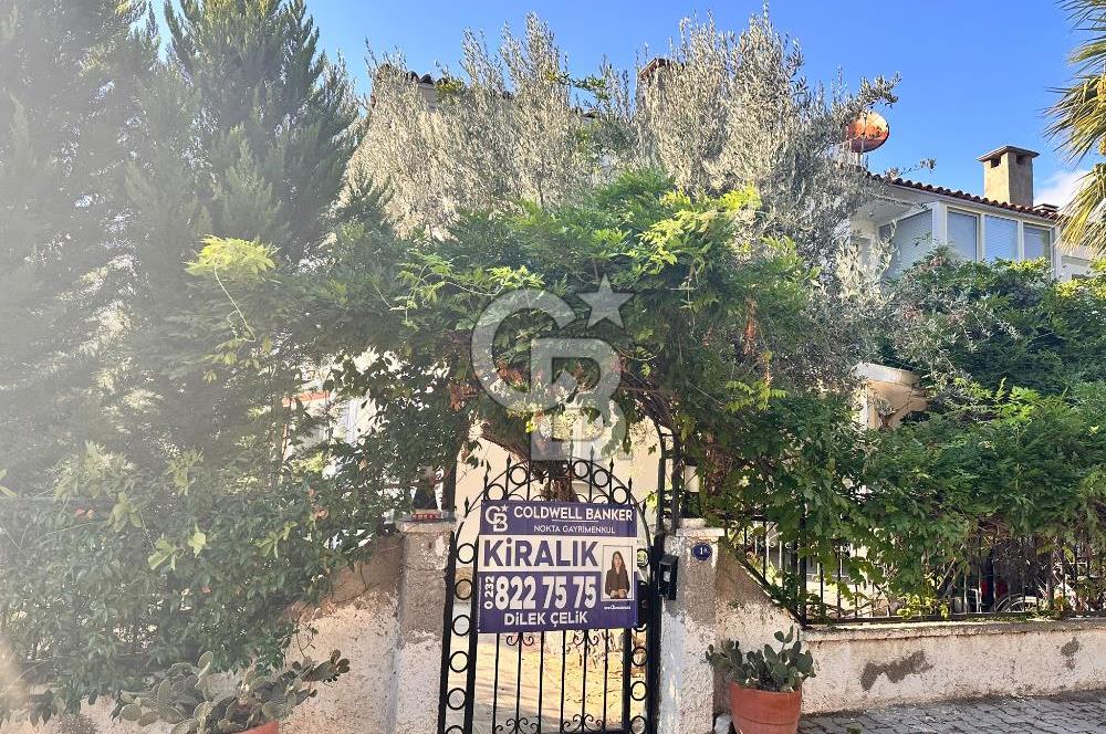 Foça İsmetpaşa Mah. Eşyalı Kiralık 3+1 Havuzlu Villa