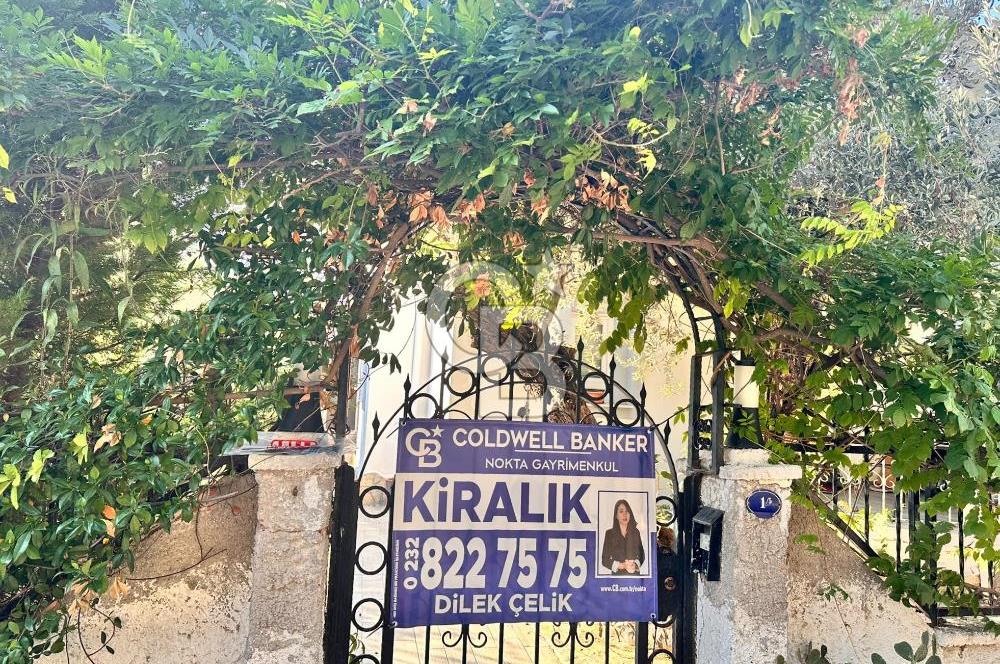 Foça İsmetpaşa Mah. Eşyalı Kiralık 3+1 Havuzlu Villa