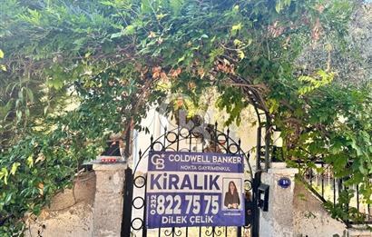 Foça İsmetpaşa Mah. Eşyalı Kiralık 3+1 Havuzlu Villa