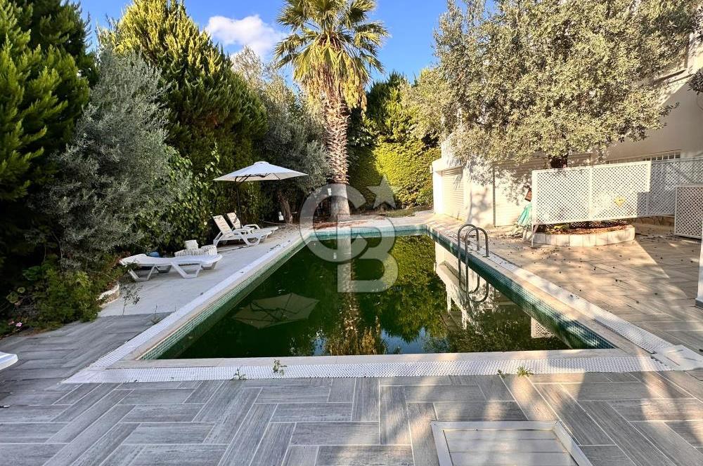 Foça İsmetpaşa Mah. Eşyalı Kiralık 3+1 Havuzlu Villa