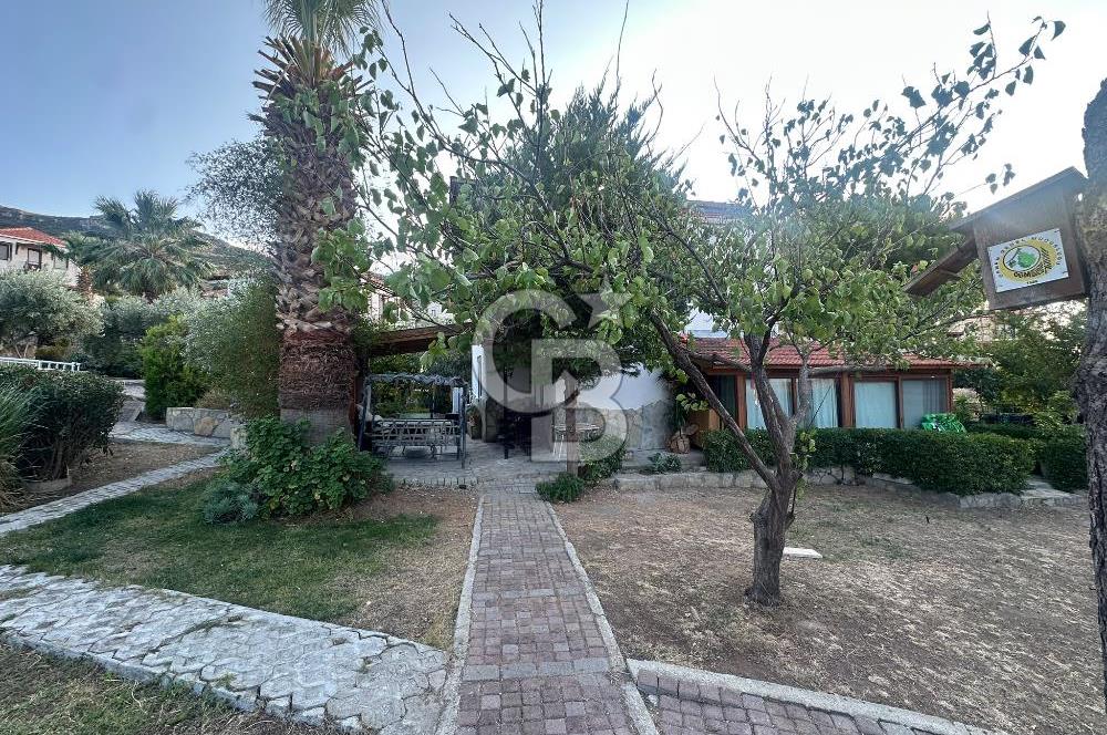 Foça Atatürk Mah. Pırıl Evler Sitesi'nde Eşyasız Kiralık Villa