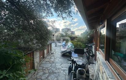 Foça Atatürk Mah. Pırıl Evler Sitesi'nde Eşyasız Kiralık Villa