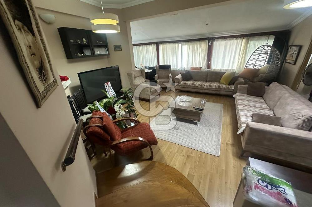 Foça Atatürk Mah. Pırıl Evler Sitesi'nde Eşyasız Kiralık Villa