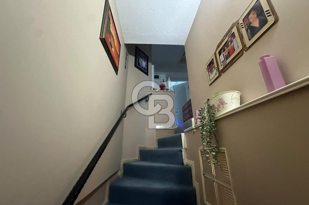 Foça Atatürk Mah. Pırıl Evler Sitesi'nde Eşyasız Kiralık Villa