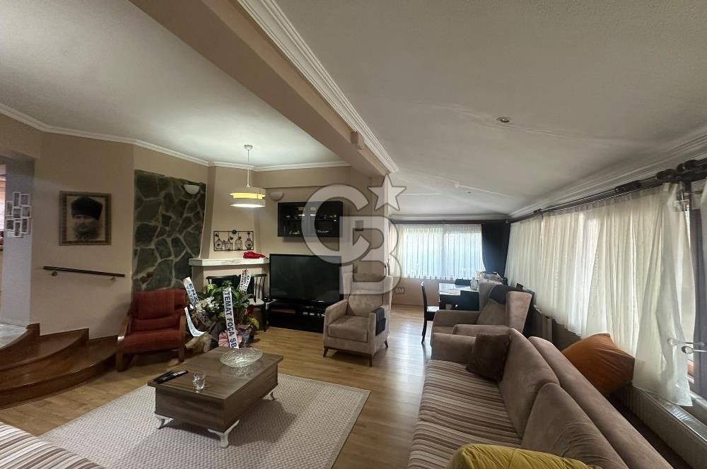 Foça Atatürk Mah. Pırıl Evler Sitesi'nde Eşyasız Kiralık Villa