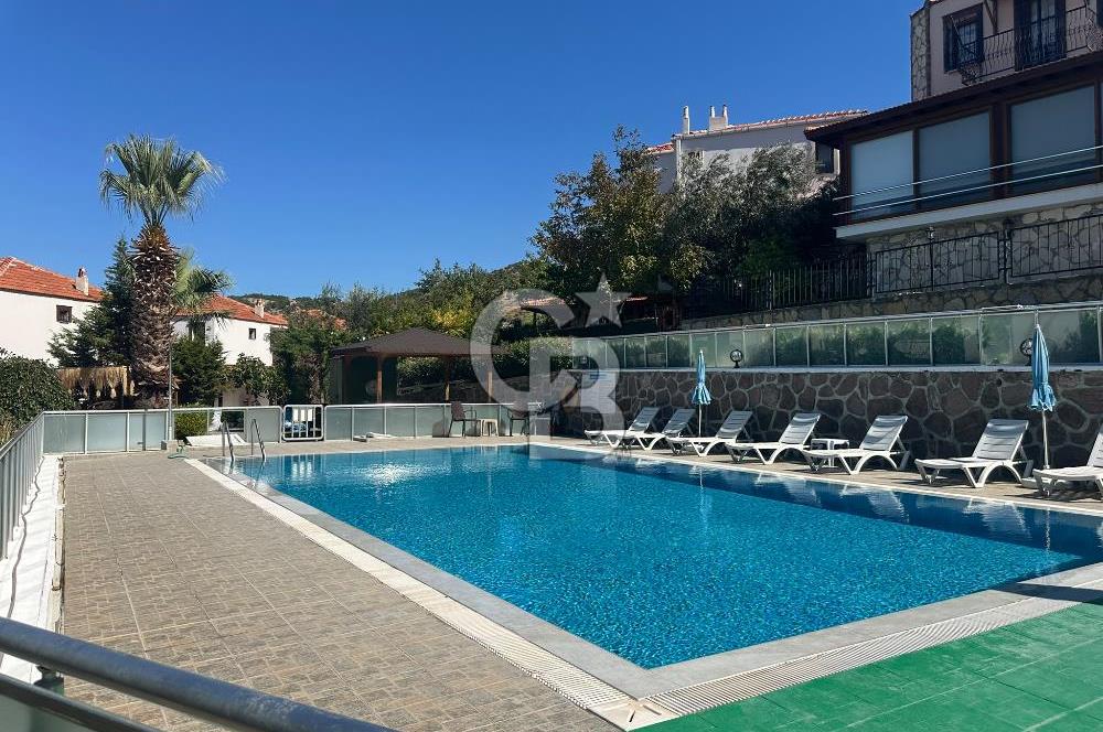 Foça Atatürk Mah. Pırıl Evler Sitesi'nde Eşyasız Kiralık Villa
