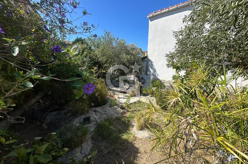 Foça Atatürk Mah. Pırıl Evler Sitesi'nde Eşyasız Kiralık Villa