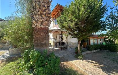 Foça Atatürk Mah. Pırıl Evler Sitesi'nde Eşyasız Kiralık Villa