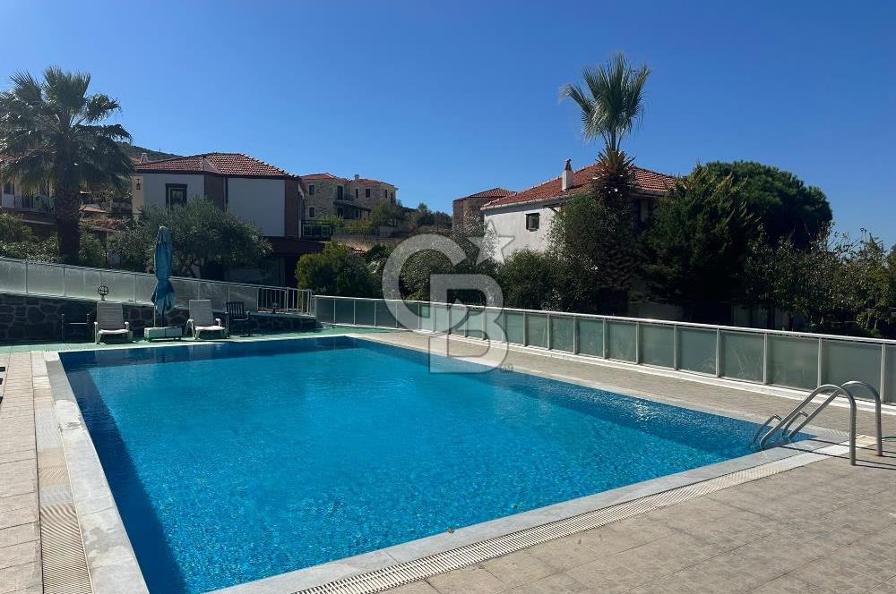 Foça Atatürk Mah. Pırıl Evler Sitesi'nde Eşyasız Kiralık Villa