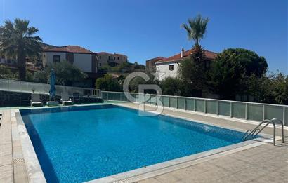 Foça Atatürk Mah. Pırıl Evler Sitesi'nde Eşyasız Kiralık Villa