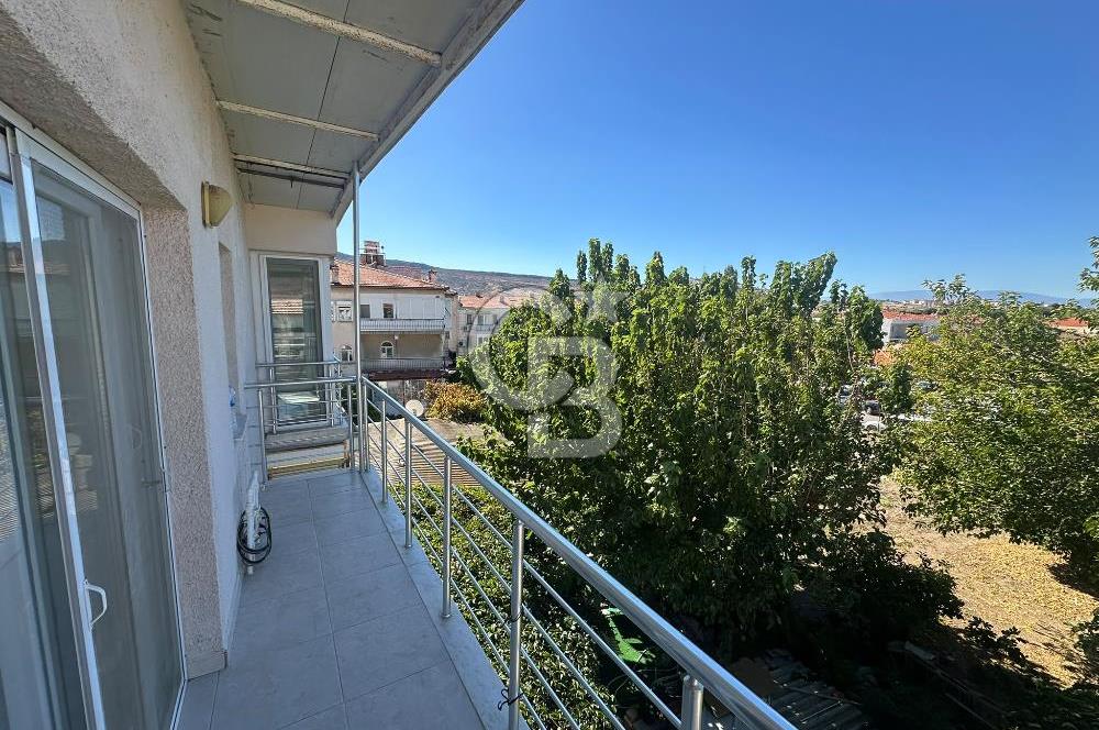 Foça Fevzipaşa Mah. Kiralık 3+1 Kapalı Mutfaklı Daire